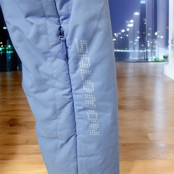 Salomon woman's ski jacket size small petite  light blue. In immaculate cond. - Picture 12 of 13